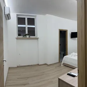 Apt. N. 1 , Milano Italia